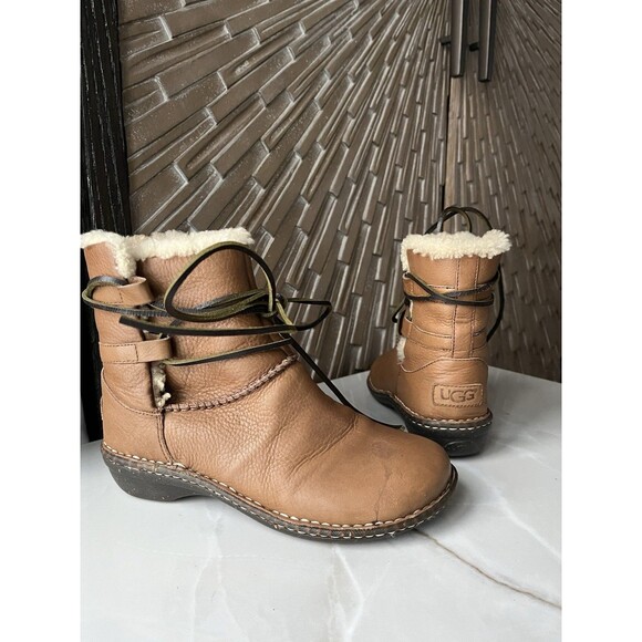 UGG Caspia 1932 Tan Leather Lace Up Ankle Sheepskin Fur Wool Flat Boots Wmn Sz 7 - Picture 1 of 12